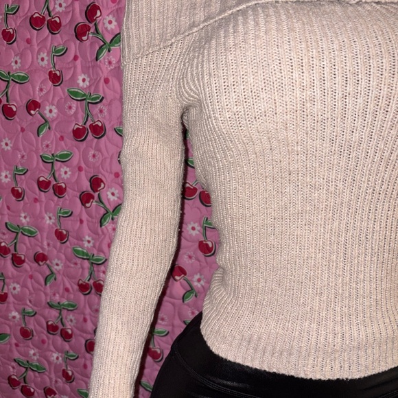 Hollister Off-Shoulder Beige Sweater - Picture 4 of 7